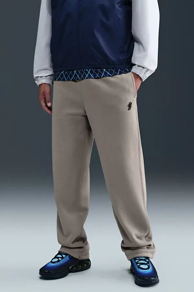 NIKE CLUB BUNGEE SWEATPANT IN COLLEGE GREY, MEN'S AT URBAN OUTFITTERS