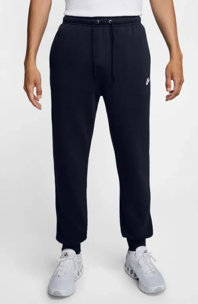 Nike Club Fleece Joggers In Black