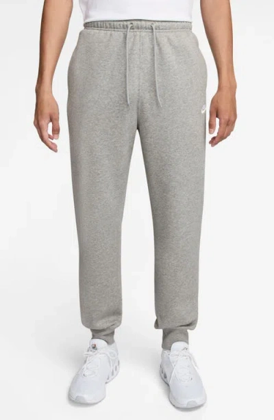 Nike Club Fleece Joggers In Gray
