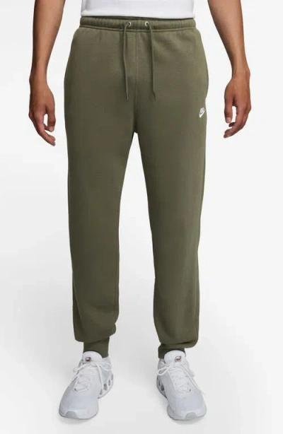 Nike Club Fleece Joggers In Green