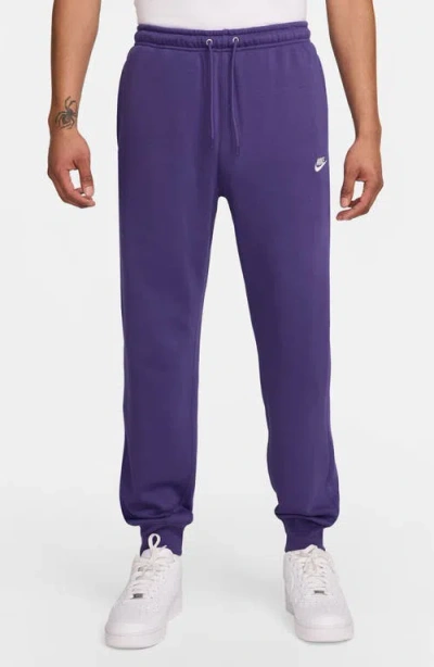 Nike Club Fleece Joggers In Purple