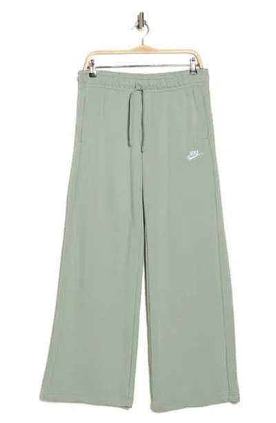 Nike Club Fleece Sweatpants In Jade Horizon/white