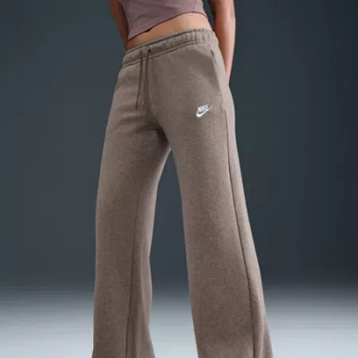 Nike Club Womens Comfort Waistband Drawstring Waist Wide Leg Mid Rise Fleece Sweatpant In Brown