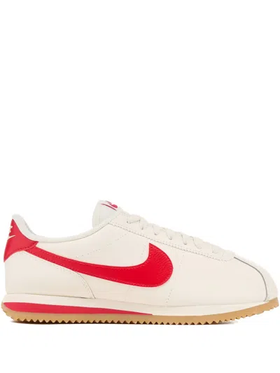 Nike Low Top Rubber Sole Sneakers In White