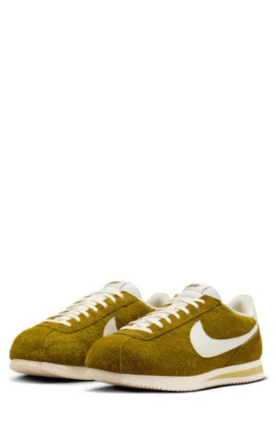 Nike Cortez Se Sneaker In Moss/sail/gold