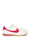 Nike Low Top Rubber Sole Sneakers In White