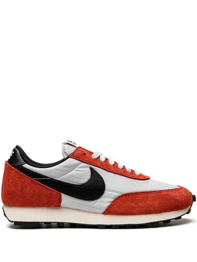 Nike Daybreak Low-top Sneakers In Red