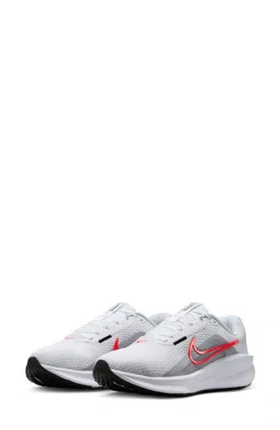 Nike Downshifter 13 Sneaker In Gray