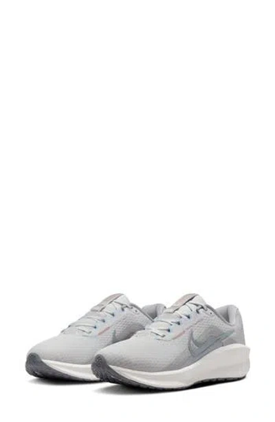 Nike Downshifter 13 Sneaker In Photon Dust/pewter/grey