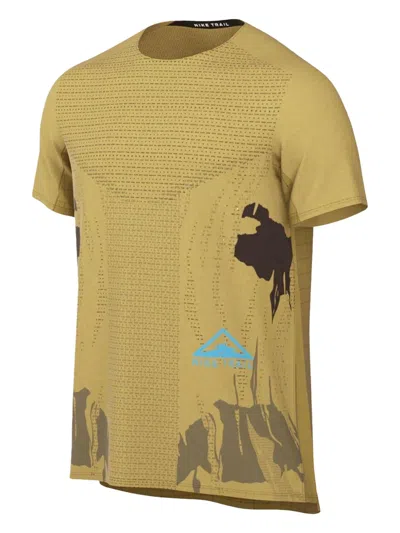 Nike Dri-fit Rise 365 "gold" Trail Running T-shirt In 绿色
