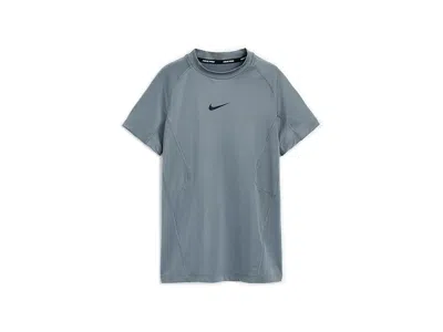 Nike Dri-fittm Short Sleeve Tops (little Kid/big Kid) Boy's Clothing Smoke Grey/black : Md (10-12 Big Kid In Blue