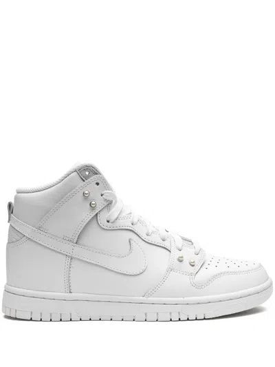 Nike Dunk High Se Sneakers In White