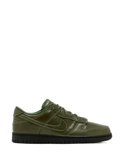 Nike Dunk Low Logo-detail Trainers In Green