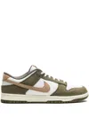 Nike Sneakers In 绿色