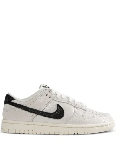 Nike Dunk Low Retro Se Sneakers In White