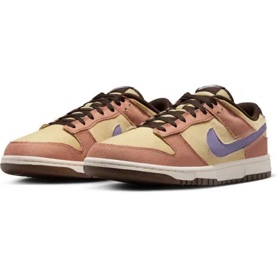 Nike Dunk Low Se Basketball Sneaker