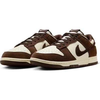 Nike Dunk Low Se Basketball Sneaker