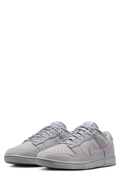 Nike Dunk Low Se Basketball Sneaker In Multi