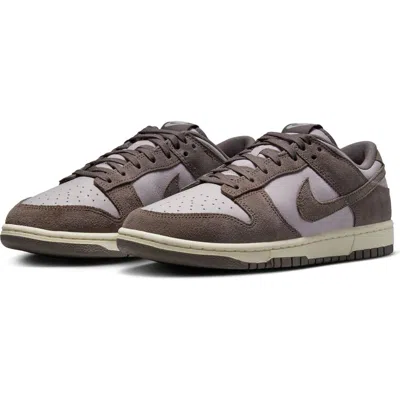 Nike Dunk Low Se Basketball Sneaker In Purple