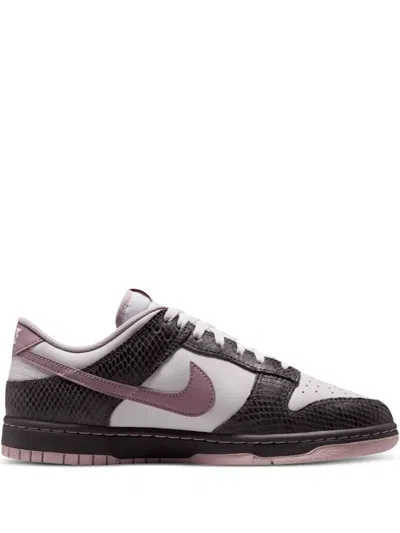 NIKE DUNK LOW SE "MEDIUM ASH/VIOLET SNAKESKIN" SNEAKERS