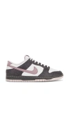 Nike Dunk Low Se Sneakers In Medium Ash  Taupe Grey  & Vast Grey