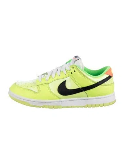 Pre-owned Nike Dunk Low Se 'volt" Sneakers In Green