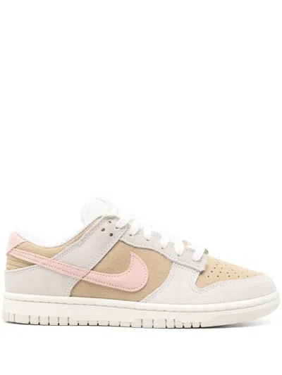 Nike Dunk Low Sneakers In 中性色