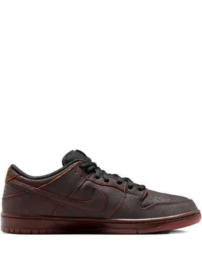 Nike Dunk Sb Sneakers In Brown