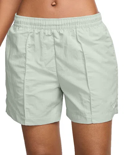Nike Essential Water Repellent Mid Rise 5 Shorts In Light Silver