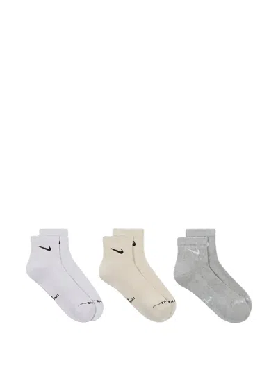 Nike Everyday Elevated Ankle Socks In Gray