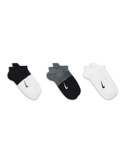 Nike Everyday Plus Lightweight Socks (3 Pairs) In Grey