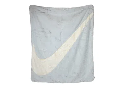 Pre-owned Nike Faux Fur Blanket In Photon Dust/cashmere