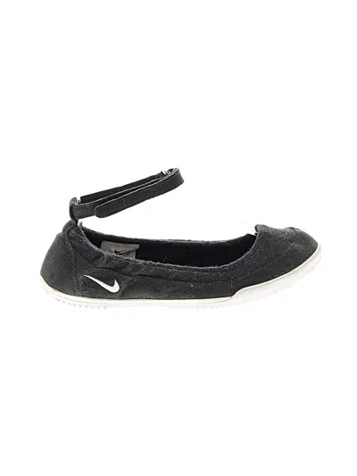 Pre-owned Nike Flats In Gray