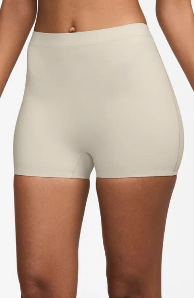 Nike Form Dri-fit Boy Shorts