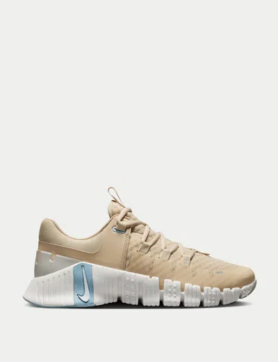Nike Free Metcon 5 Shoes In Brown