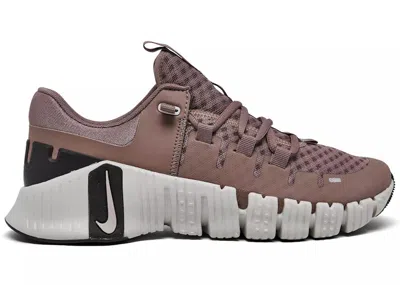 Pre-owned Nike Free Metcon 5 Smokey Muave (women's) Sneakers In Smokey Mauve/light Bone/velvet Brown