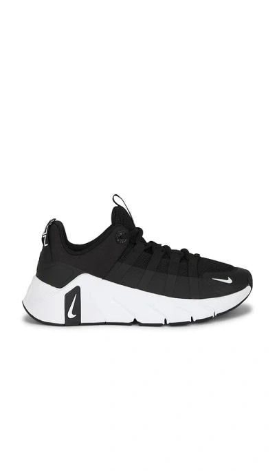 Nike Free Metcon 7 Sneaker In Black & White