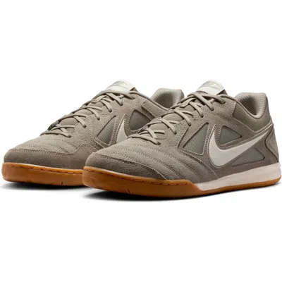 NIKE NIKE GATO SOCCER SNEAKER