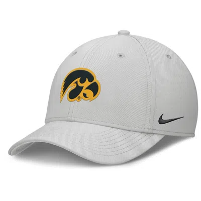 NIKE IOWA RISE PRACTICE SWOOSH  MEN'S DRI-FIT COLLEGE HAT,1015905261