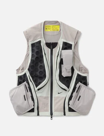 Nike Ispa Vest In Grey