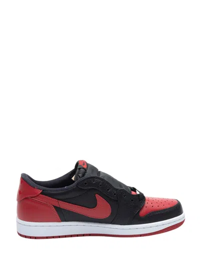 Nike Low-top Leather Sneakers With Classic Design And Padded Comfort In Black