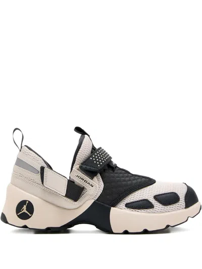 Nike Jordan Trunner Sneakers