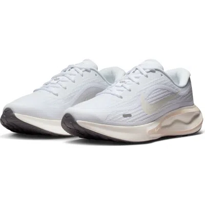 NIKE NIKE JOURNEY ROAD RUNNER SNEAKER