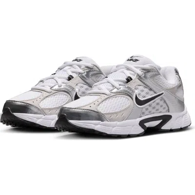 Nike Kids' V5 Rnr Sneaker
