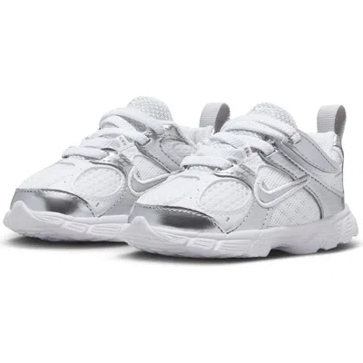 Nike Kids' V5 Rnr Sneaker