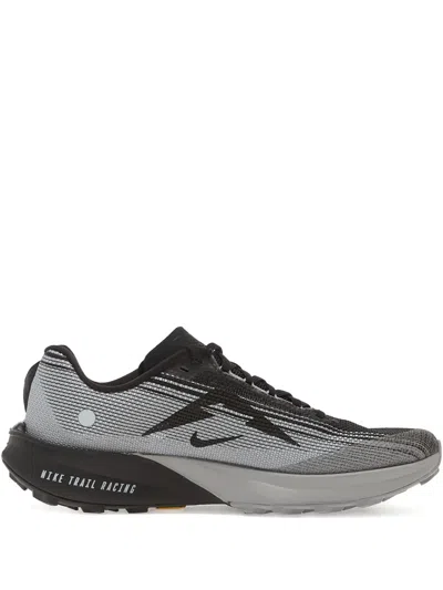 Nike Kiger 10 Sneaker In Black