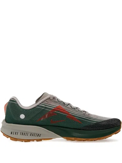 Nike Kiger 10 Sneakers In Green