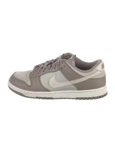 Pre-owned Nike Leather Athletic Sneakers In Neutral