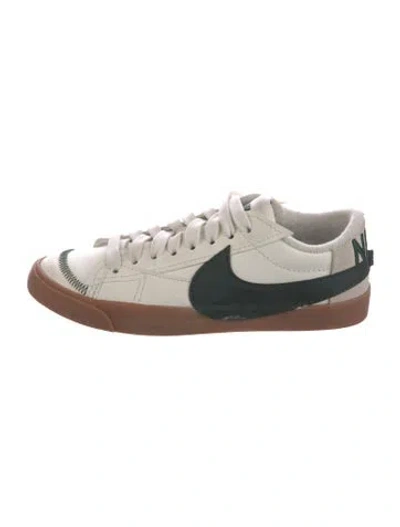 Pre-owned Nike Leather Embroidered Accent Sneakers In White