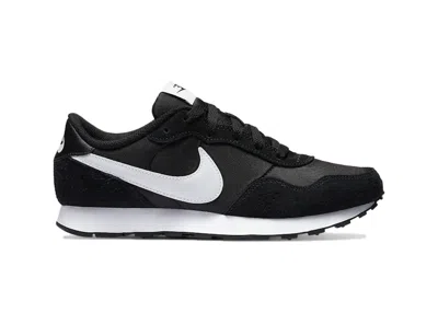 Pre-owned Nike Md Valiant Sneakers In Black/white